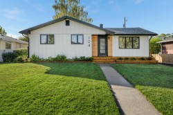 124 Gainsborough Drive SW Calgary, AB T3E 4W9