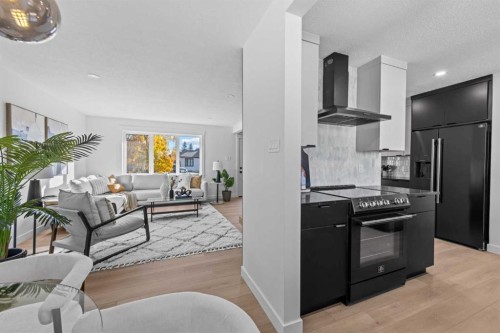 124 Gainsborough Drive Sw, Calgary, AB - Indoor