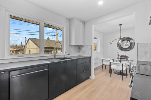 124 Gainsborough Drive Sw, Calgary, AB - Indoor Photo Showing Kitchen With Double Sink