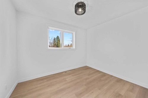 124 Gainsborough Drive Sw, Calgary, AB - Indoor Photo Showing Other Room