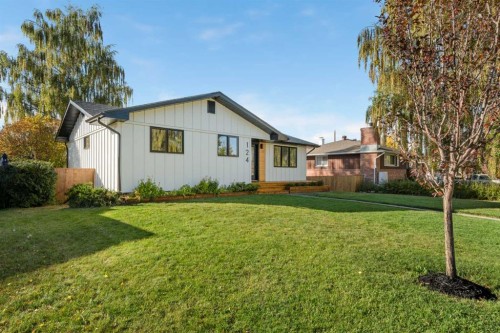 124 Gainsborough Drive Sw, Calgary, AB - Outdoor