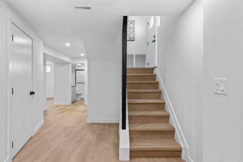 124 Gainsborough Drive Sw, Calgary, AB - Indoor Photo Showing Other Room