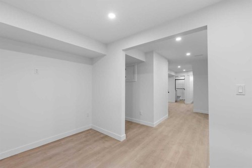 124 Gainsborough Drive Sw, Calgary, AB - Indoor Photo Showing Other Room