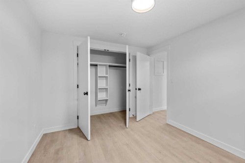 124 Gainsborough Drive Sw, Calgary, AB - Indoor Photo Showing Other Room
