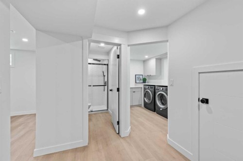 124 Gainsborough Drive Sw, Calgary, AB - Indoor Photo Showing Laundry Room