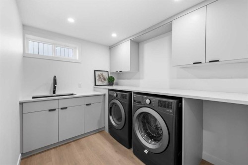 124 Gainsborough Drive Sw, Calgary, AB - Indoor Photo Showing Laundry Room