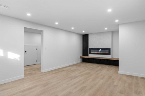 124 Gainsborough Drive Sw, Calgary, AB - Indoor