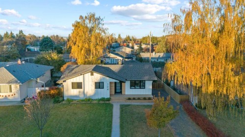 124 Gainsborough Drive Sw, Calgary, AB - Outdoor
