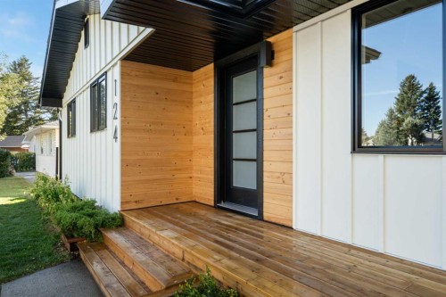 124 Gainsborough Drive Sw, Calgary, AB - Outdoor With Exterior