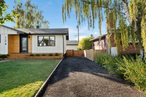 124 Gainsborough Drive Sw, Calgary, AB - Outdoor