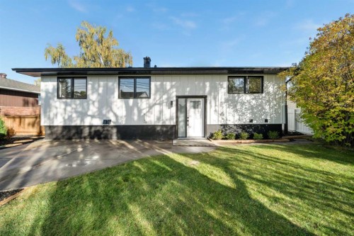 124 Gainsborough Drive Sw, Calgary, AB - Outdoor