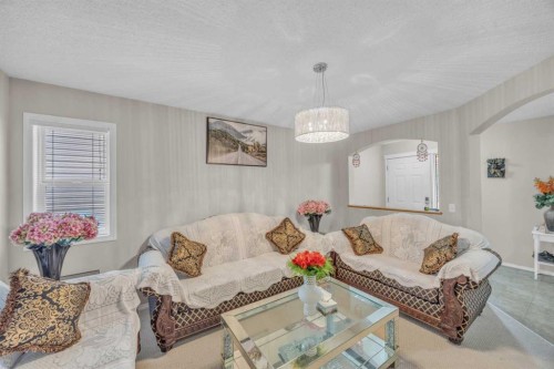 814 Copperfield Boulevard Se, Calgary, AB - Indoor Photo Showing Living Room