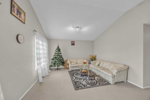 814 Copperfield Boulevard Se, Calgary, AB - Indoor