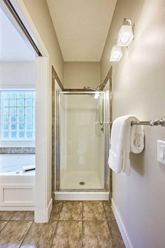 250 Strathridge Place Sw, Calgary, AB - Indoor Photo Showing Bathroom