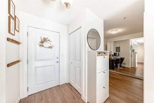 4213-1317 27 Street Se, Calgary, AB - Indoor Photo Showing Other Room