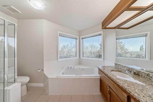2740 Signal Hill Drive Sw, Calgary, AB - Indoor Photo Showing Bathroom