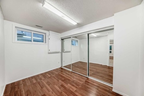 2740 Signal Hill Drive Sw, Calgary, AB - Indoor Photo Showing Other Room