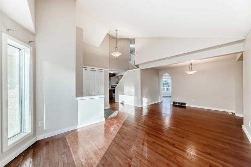 2740 Signal Hill Drive Sw, Calgary, AB - Indoor Photo Showing Other Room