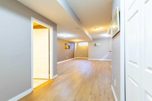 1421 40 Street Sw, Calgary, AB - Indoor Photo Showing Other Room