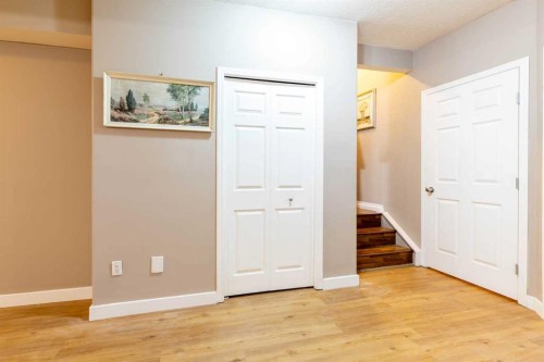 1421 40 Street Sw, Calgary, AB - Indoor Photo Showing Other Room