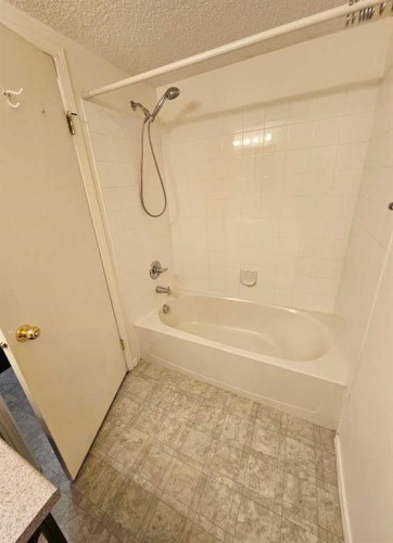 3409-1620 70 Street Se, Calgary, AB - Indoor Photo Showing Bathroom