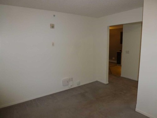 3409-1620 70 Street Se, Calgary, AB - Indoor Photo Showing Other Room