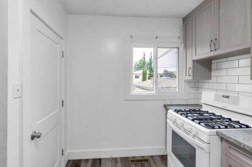 1212 Bantry Street Ne, Calgary, AB - Indoor Photo Showing Kitchen