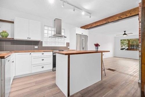 260 2 Avenue, Drumheller, AB - Indoor Photo Showing Kitchen
