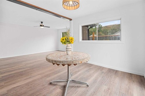 260 2 Avenue, Drumheller, AB - Indoor Photo Showing Other Room