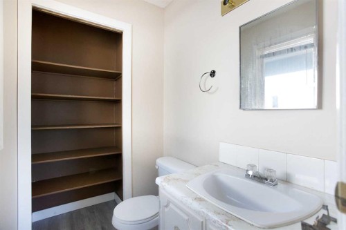 4004 79 Street Nw, Calgary, AB - Indoor Photo Showing Bathroom