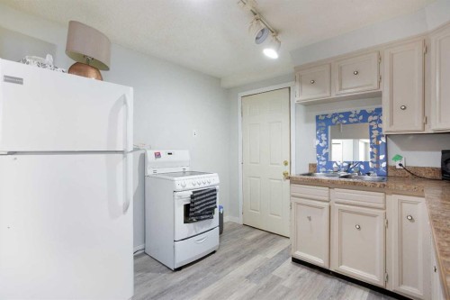 4004 79 Street Nw, Calgary, AB - Indoor