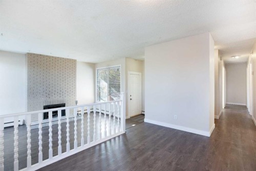 4004 79 Street Nw, Calgary, AB - Indoor Photo Showing Other Room