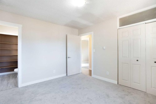 4004 79 Street Nw, Calgary, AB - Indoor Photo Showing Other Room