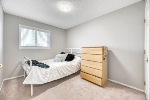 17 Taravista Way Ne, Calgary, AB - Indoor Photo Showing Bedroom
