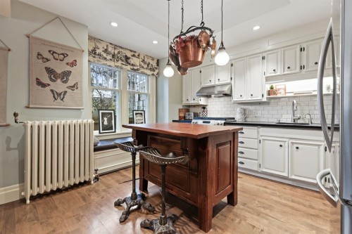 1314 Shelbourne Street Sw, Calgary, AB - Indoor Photo Showing Kitchen With Upgraded Kitchen