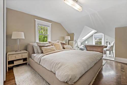 1314 Shelbourne Street Sw, Calgary, AB - Indoor Photo Showing Bedroom