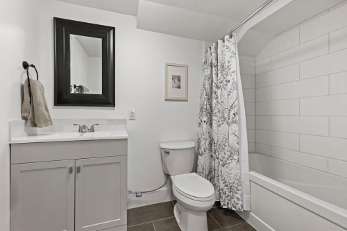 1314 Shelbourne Street Sw, Calgary, AB - Indoor Photo Showing Bathroom