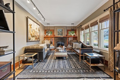 1314 Shelbourne Street Sw, Calgary, AB - Indoor Photo Showing Living Room