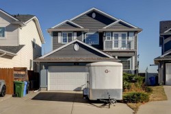20 Coral Reef Bay NE Calgary, AB T3J 3Y4