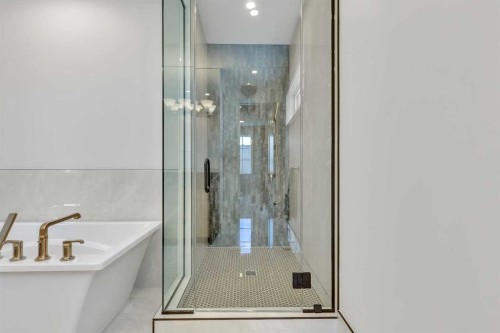 330 Normandy Drive Sw, Calgary, AB - Indoor Photo Showing Bathroom