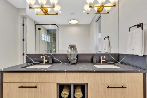 330 Normandy Drive Sw, Calgary, AB - Indoor Photo Showing Bathroom