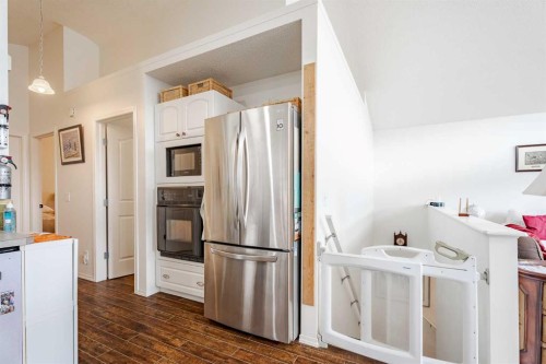 41 Everridge Court Sw, Calgary, AB - Indoor Photo Showing Kitchen
