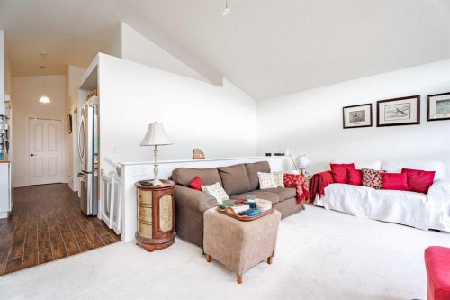 41 Everridge Court Sw, Calgary, AB - Indoor Photo Showing Other Room