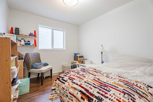 41 Everridge Court Sw, Calgary, AB - Indoor Photo Showing Bedroom