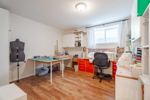 41 Everridge Court Sw, Calgary, AB - Indoor Photo Showing Office