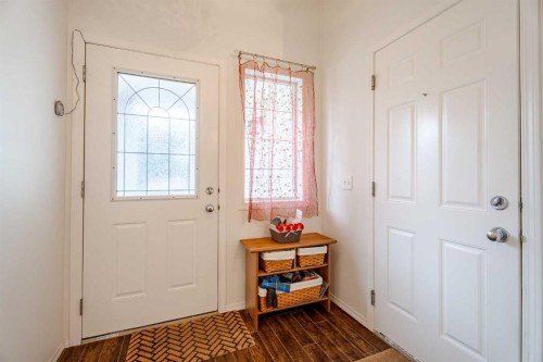 41 Everridge Court Sw, Calgary, AB - Indoor Photo Showing Other Room