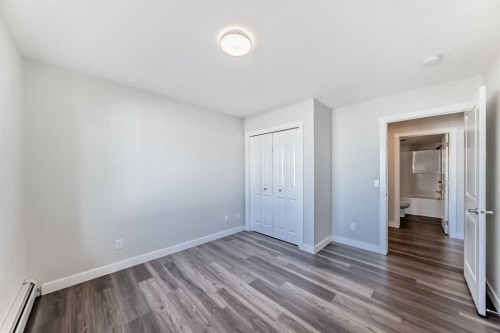 2425-6118 80 Avenue Ne, Calgary, AB - Indoor Photo Showing Other Room