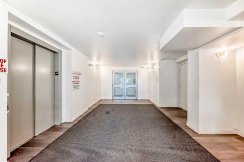 2425-6118 80 Avenue Ne, Calgary, AB - Indoor Photo Showing Other Room