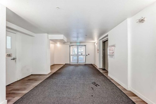 2425-6118 80 Avenue Ne, Calgary, AB - Indoor Photo Showing Other Room