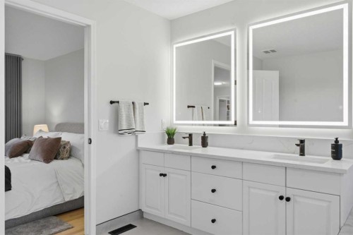 146 Springbluff Heights Sw, Calgary, AB - Indoor Photo Showing Bedroom